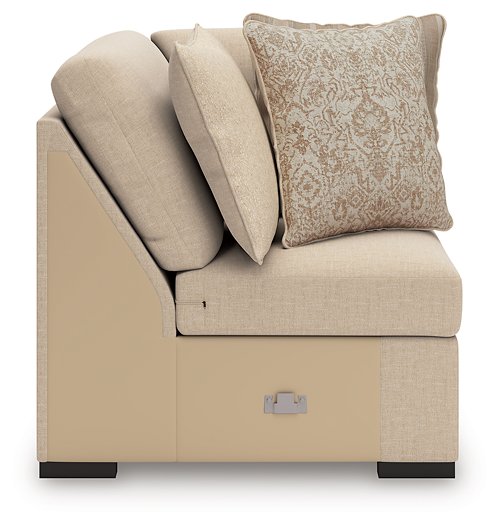 LadyMae Sectional with Chaise - Hometown Comfort Station