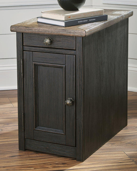 Tyler Creek End Table Set - Hometown Comfort Station